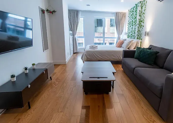 Rozenhaus Montreal Hotel